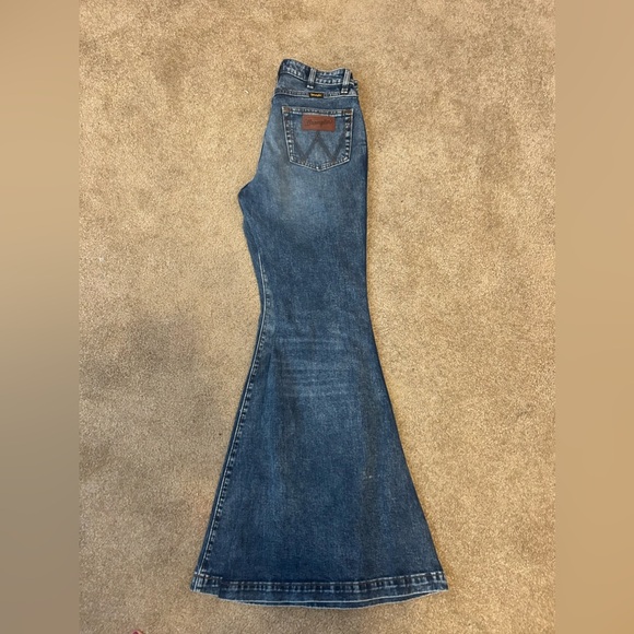 Brand NEW Wrangler Flare Jeans - Picture 1 of 3